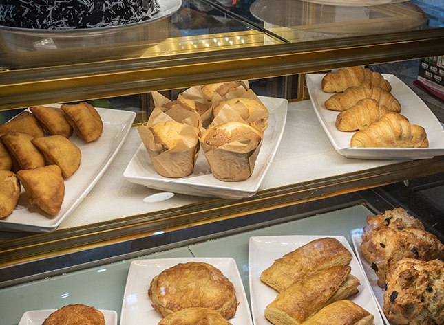 Sportsview Hotel – Fresh Bakery – Product Display
