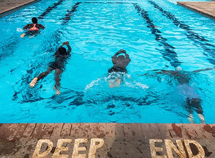 Sportsview Hotel – Swimming Pool - Pool Deck