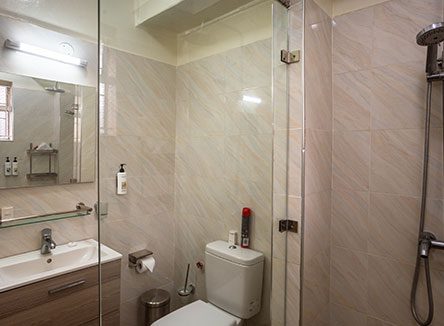 Sportsview Hotel – Deluxe Room – Interior View