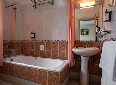 Sportsview Hotel – Executive Suite – Interior View