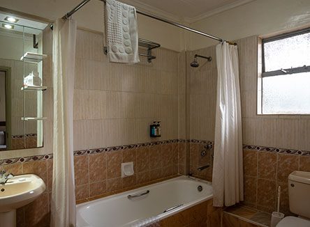 Sportsview Hotel – Executive Suite – Interior View